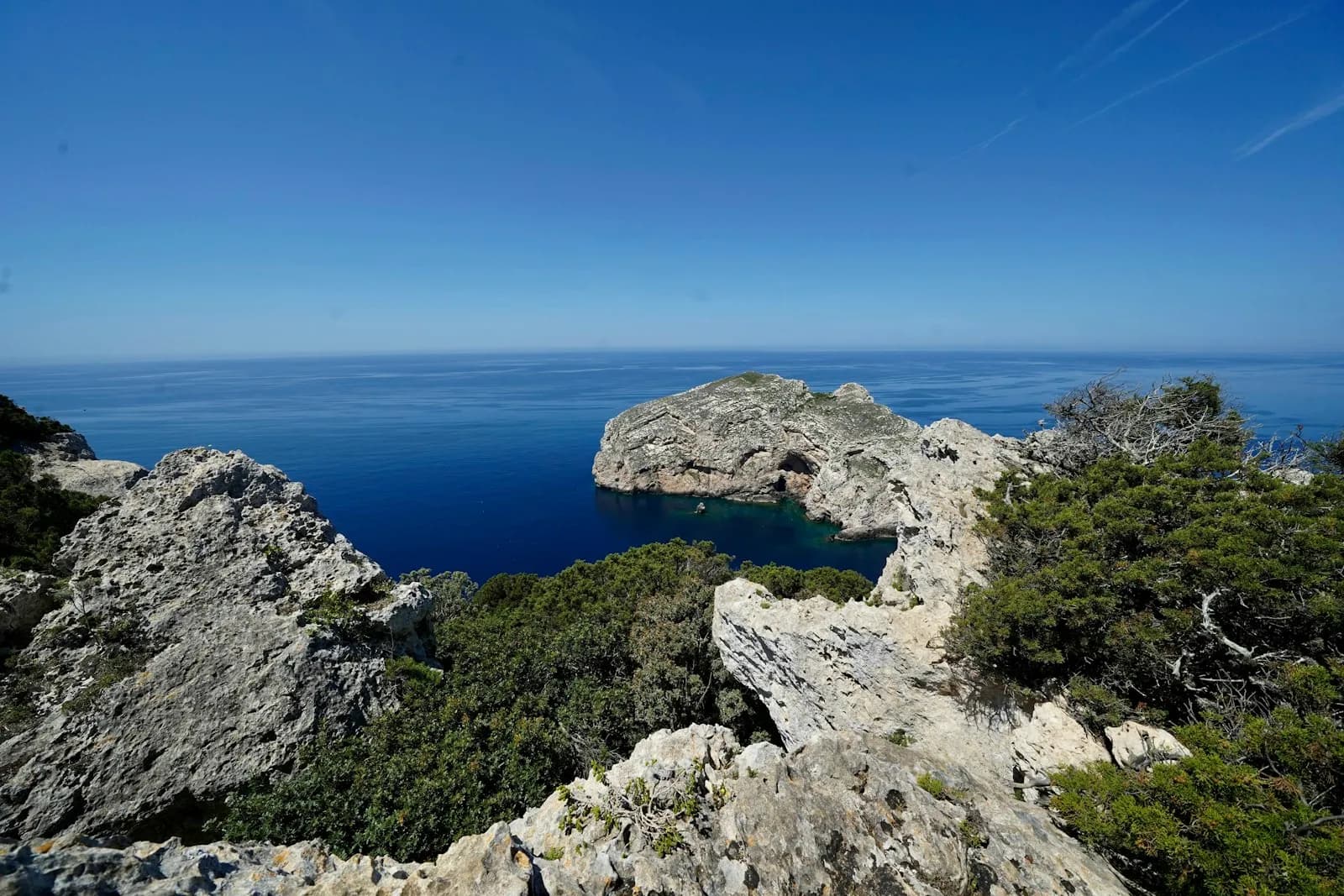 La falesia di Capo Caccia ad Alghero a picco sul mare