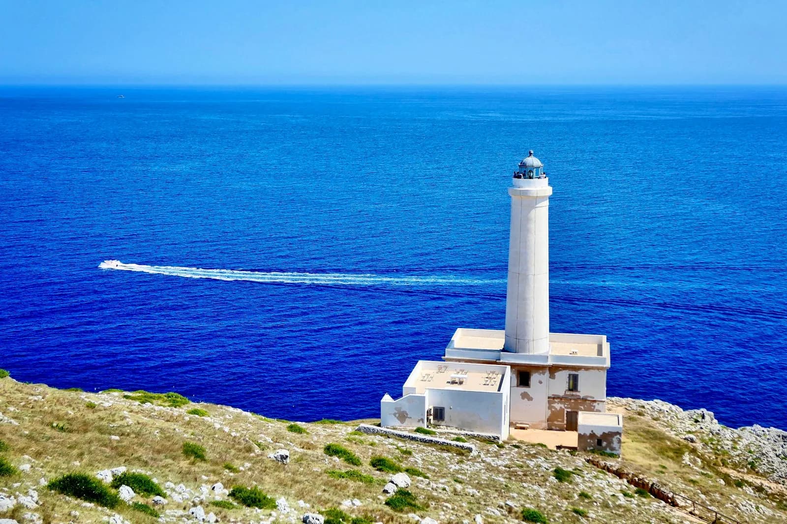 Il faro di Punta Palascia, Capo d'Otranto, sul mare adriatico