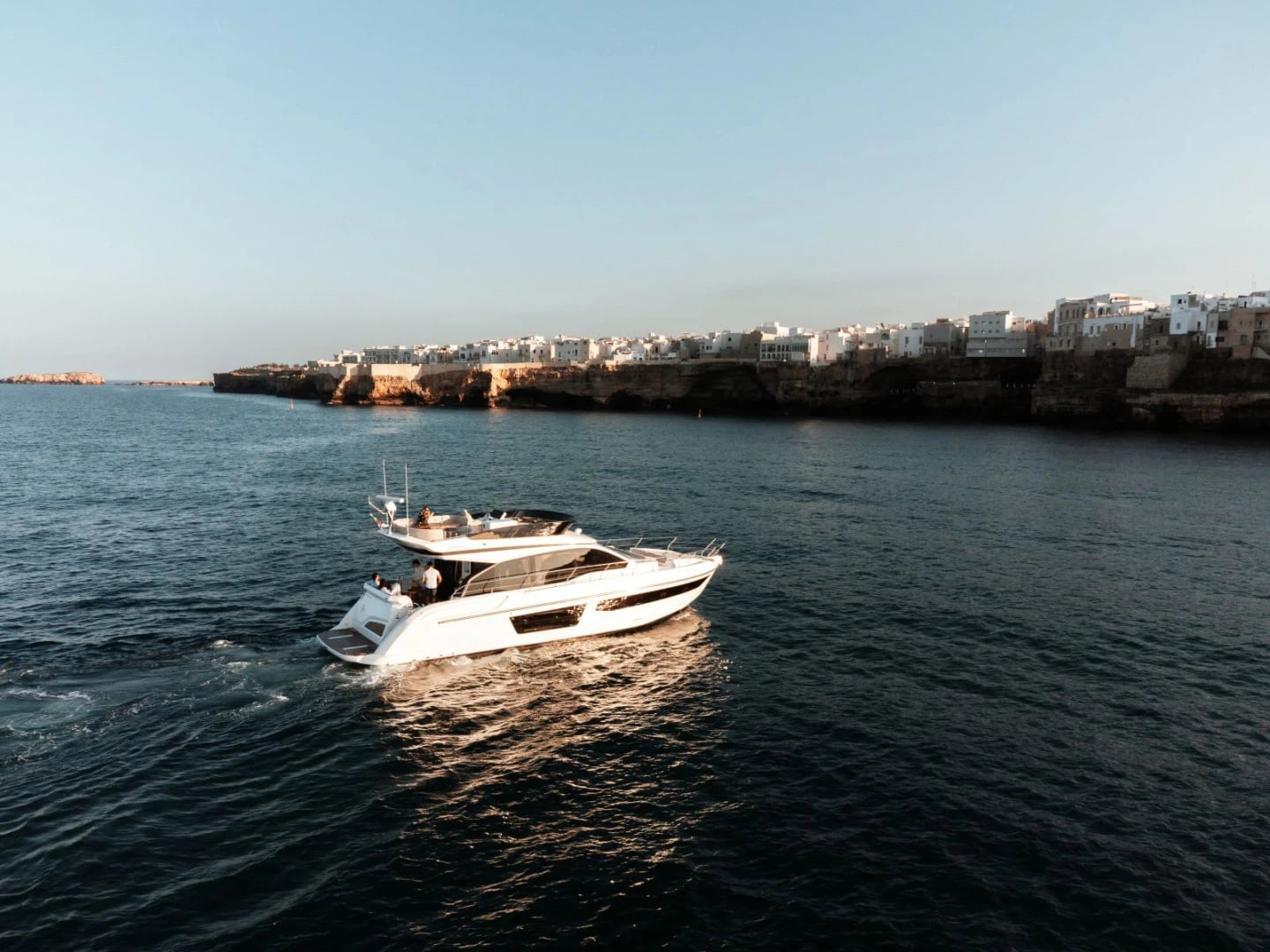 Azimut 53 Fly – Exclusive Private Yacht Experience in Polignano