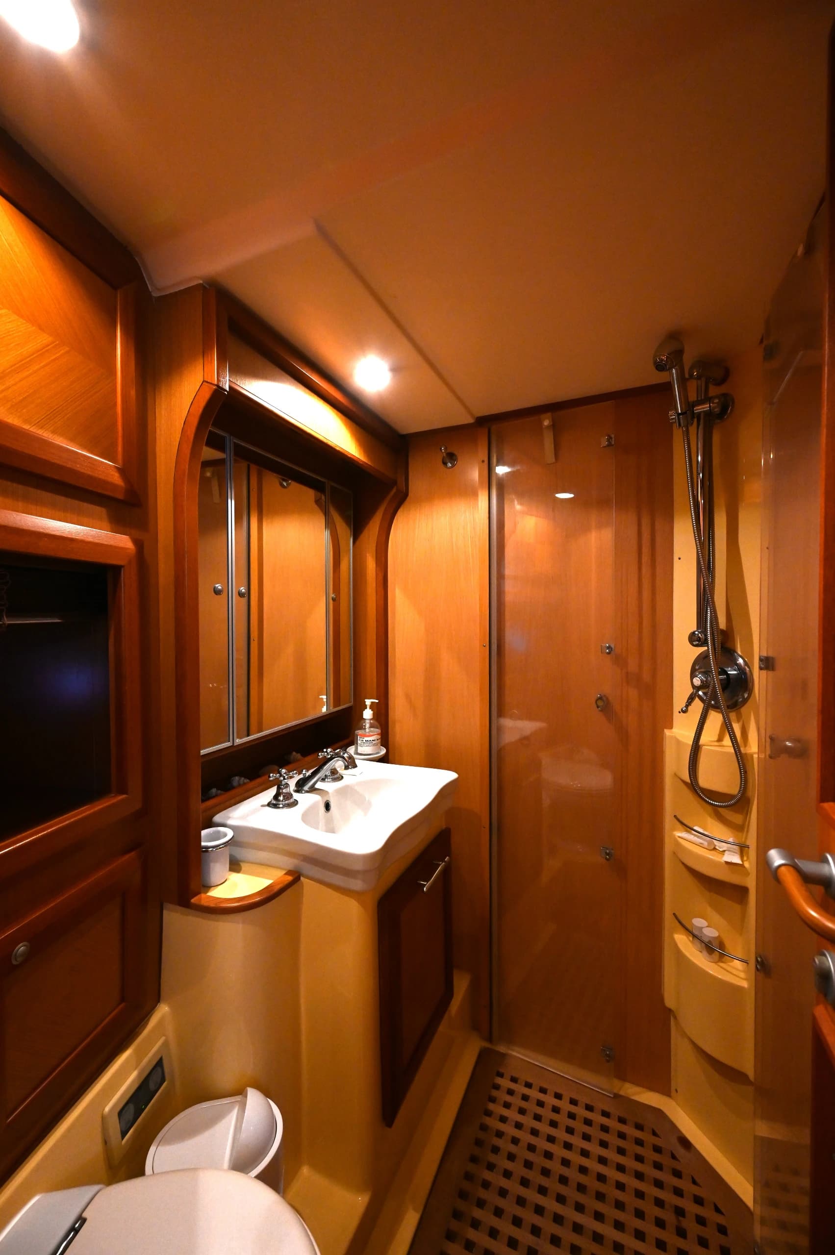 Mochi Dolphin 44' 2006 - 4