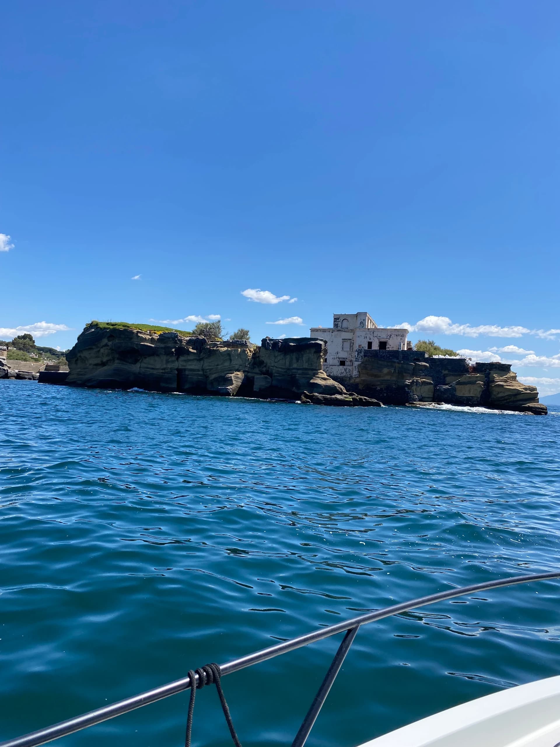 Napoli: Tour in barca della costa tra storie, leggende e sosta bagno - 3