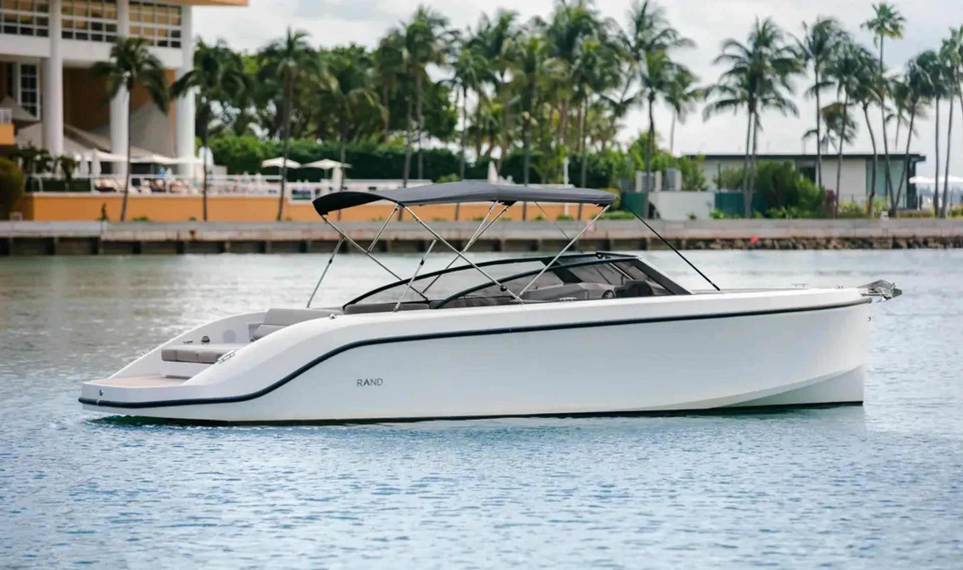 Rand Luxury Yacht with Captain and Fuel – Riviera Beach, West Palm