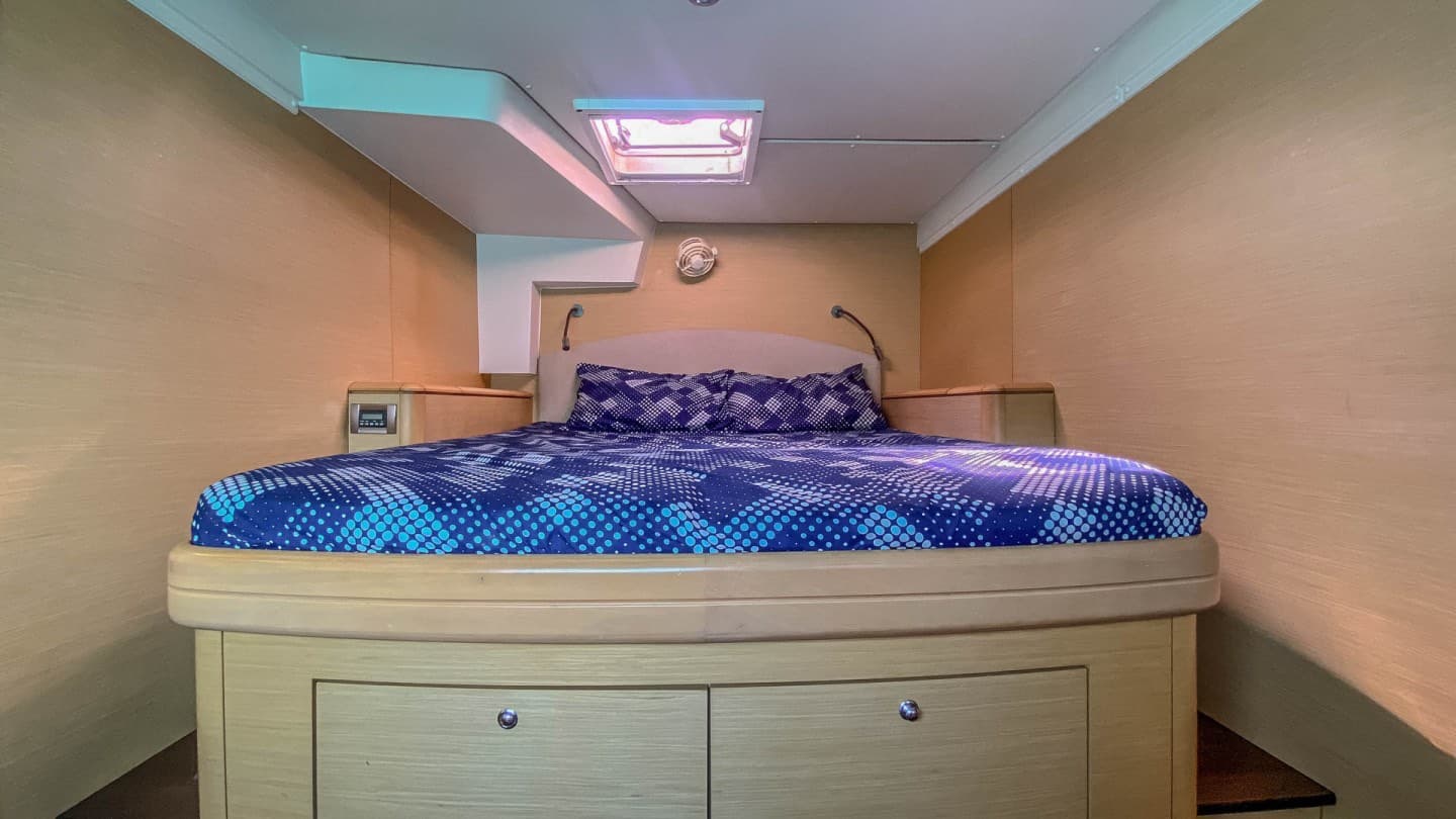BLY Lagoon 500 Catamaran - 5