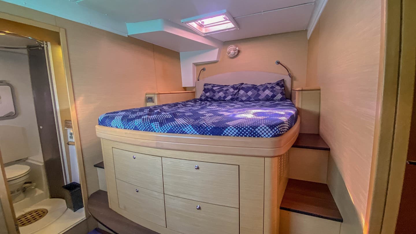 BLY Lagoon 500 Catamaran - 4
