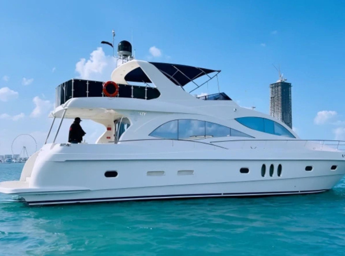 Dubai 70 Yacht Discover luxury on our 70ft yacht! Accommodating up to 28 guests