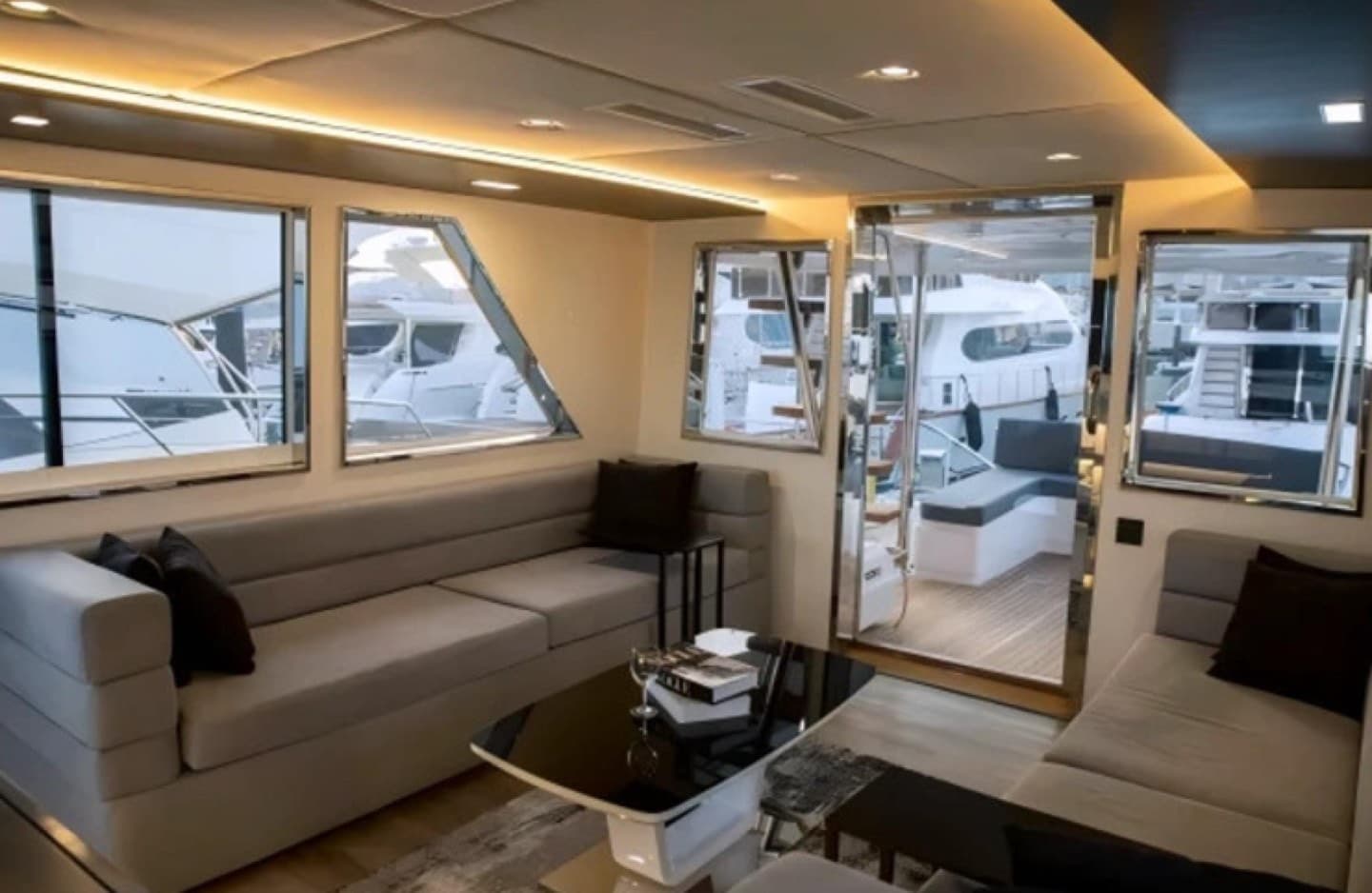 Dubai 64 luxury yacht, refurbished in 2024 for a premium experience - 5