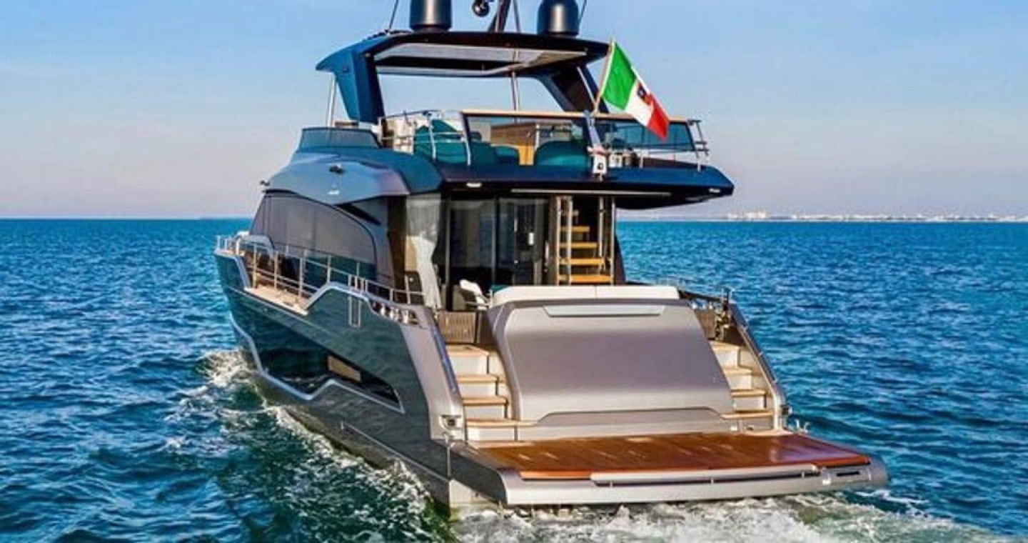 NIRVANA – Elegant Cranchi Yacht on the French Riviera