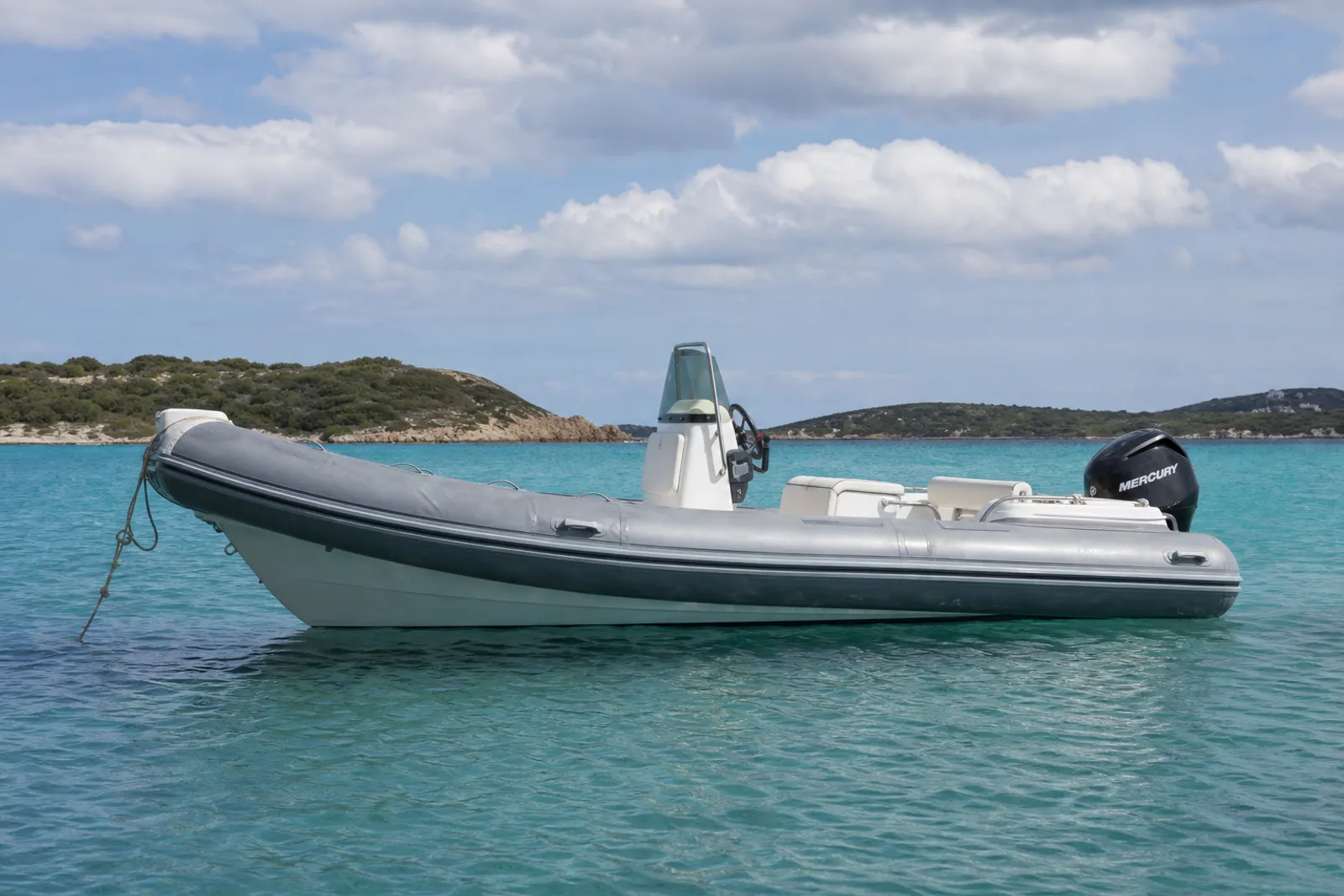 Noleggio gommone Capelli Tempest 900 — Civitavecchia