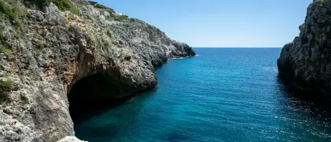 L'insenatura del Ciòlo, falesie e mare turchese sulla costa del Salento