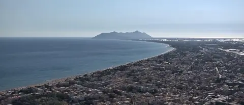Veduta aerea del Promontorio del Circeo con il litorale che scende verso Terracina, inizio della Riviera di Ulisse
